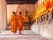petits moines bouddhistes temple