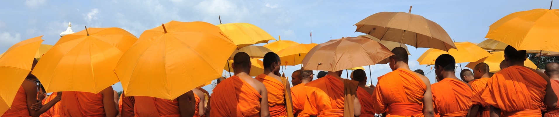 moines parapluies cambodge