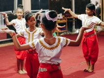 ong cirque cambodge phare ponleu