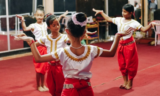 ong cirque cambodge phare ponleu